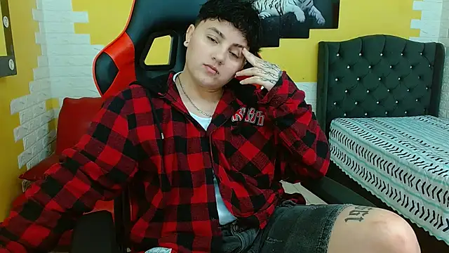 isabeautyx19 online show from November 8, 2025, 2:12 am