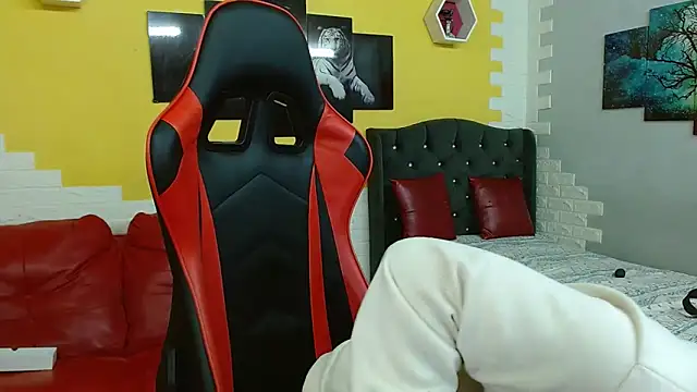 isabeautyx19 online show from November 14, 2025, 3:38 am