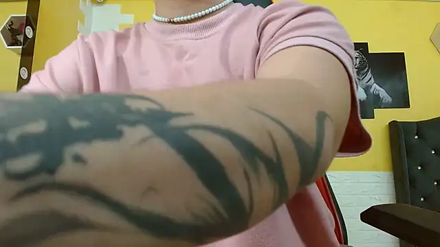 isabeautyx19 online show from December 21, 2025, 3:13 am