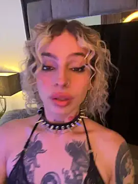 Snapshot of Bonnie_vega chatting on November 22, 2025, 9:36 pm Bonnie vega online show from November 22, 2025, 9:36 pm