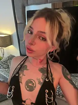 Snapshot of Bonnie_vega chatting on November 29, 2025, 8:23 pm Bonnie vega online show from November 29, 2025, 8:23 pm