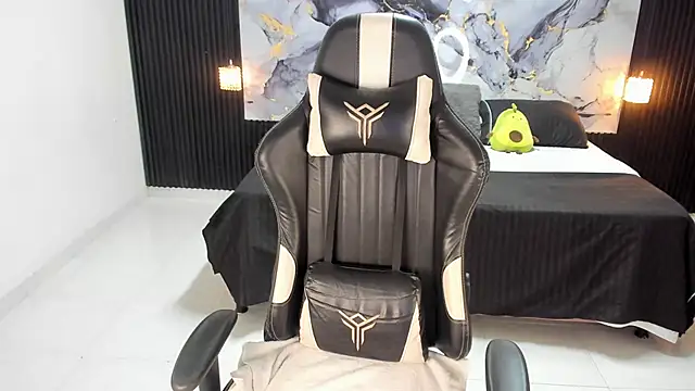 Ivy 16 online show from November 24, 2025, 12:05 pm