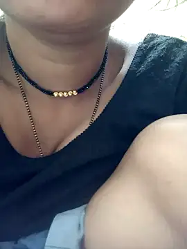 Snapshot of Hi_Radhika chatting on January 24, 2025, 1:35 am Hi Radhika online show from January 24, 2025, 1:35 am