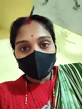 Snapshot of Hi_Radhika chatting on February 4, 2025, 12:29 am Hi Radhika online show from February 4, 2025, 12:29 am