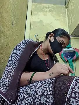 Snapshot of Hi_Radhika chatting on October 6, 2025, 4:15 pm Hi Radhika online show from October 6, 2025, 4:15 pm