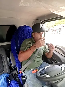 yoryisexi online show from October 12, 2025, 1:43 pm