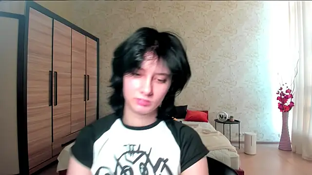 JulisSweet online show from February 10, 2025, 1:44 pm