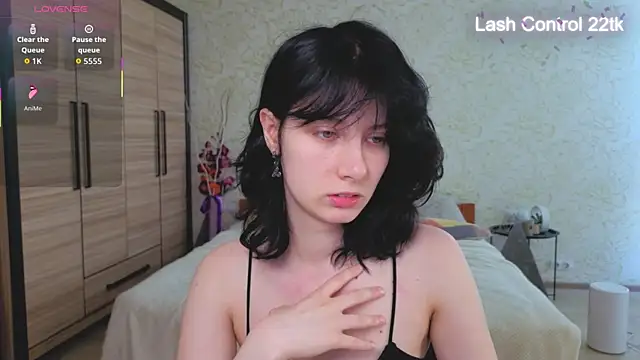 JulisSweet online show from April 13, 2026, 6:30 am