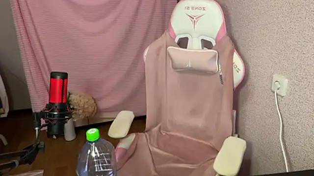 Katrin  kiss online show from November 17, 2025, 6:57 pm