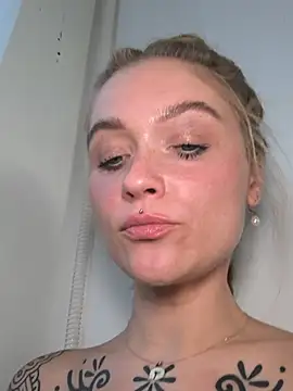 Goldloeckchen159 online show from June 22, 2026, 5:43 pm