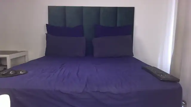 THROATGOATxo online show from May 6, 2026, 9:25 am