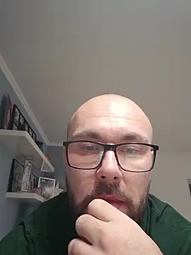 Snapshot of zsolt2108 chatting on December 16, 2025, 1:27 pm zsolt2108 online show from December 16, 2025, 1:27 pm