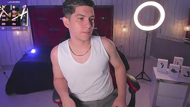 Snapshot of Brat_ chatting on January 7, 2026, 9:28 pm Brat online show from January 7, 2026, 9:28 pm