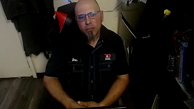 Snapshot of KrazyLegz chatting on October 21, 2025, 10:54 pm KrazyLegz online show from October 21, 2025, 10:54 pm