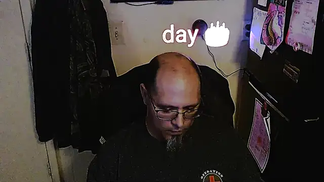 KrazyLegz online show from November 17, 2025, 8:58 pm