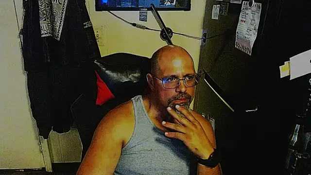 Snapshot of KrazyLegz chatting on August 2, 2026, 4:22 am KrazyLegz online show from August 2, 2026, 4:22 am