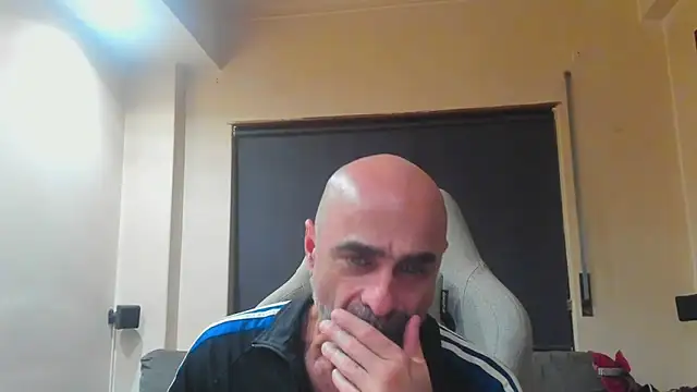 Snapshot of Bicopflirt chatting on April 24, 2026, 12:13 am Bicopflirt online show from April 24, 2026, 12:13 am