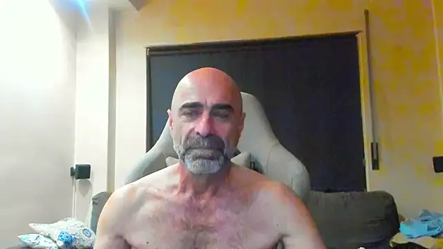 Snapshot of Bicopflirt chatting on May 7, 2026, 11:43 pm Bicopflirt online show from May 7, 2026, 11:43 pm