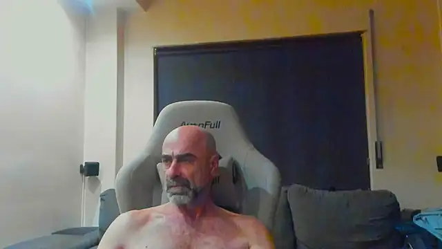 Snapshot of Bicopflirt chatting on May 10, 2026, 10:26 pm Bicopflirt online show from May 10, 2026, 10:26 pm