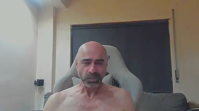 Snapshot of Bicopflirt chatting on June 11, 2026, 7:01 pm Bicopflirt online show from June 11, 2026, 7:01 pm