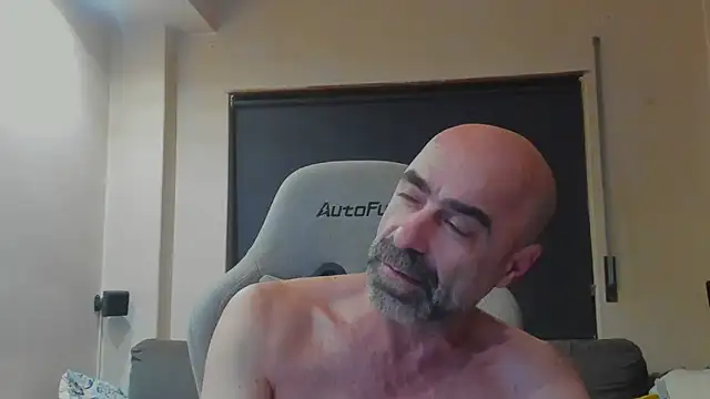 Snapshot of Bicopflirt chatting on June 17, 2026, 10:10 pm Bicopflirt online show from June 17, 2026, 10:10 pm