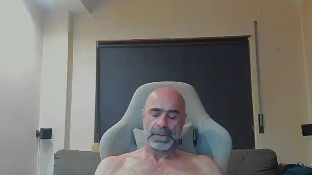 Snapshot of Bicopflirt chatting on July 9, 2026, 9:52 pm Bicopflirt online show from July 9, 2026, 9:52 pm