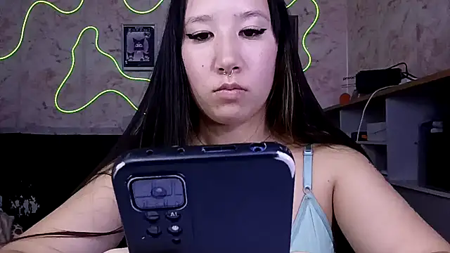 Japabaixinha online show from April 28, 2026, 1:37 am