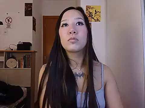 Japabaixinha online show from May 18, 2026, 1:35 am