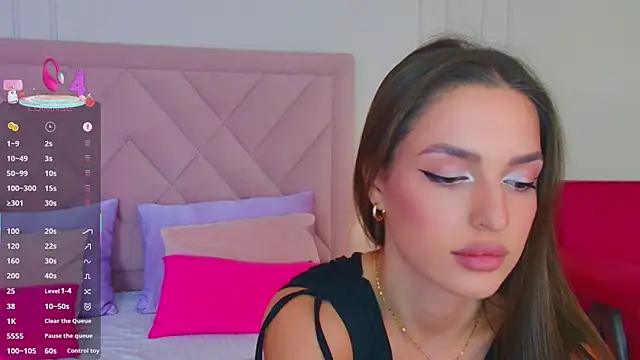 Snapshot of BellaHalles chatting on March 6, 2025, 8:52 am BellaHalles online show from March 6, 2025, 8:52 am