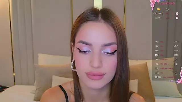 Snapshot of BellaHalles chatting on October 24, 2025, 6:10 am BellaHalles online show from October 24, 2025, 6:10 am