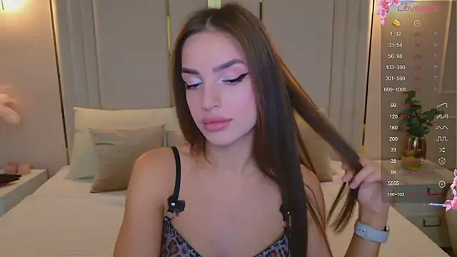 Snapshot of BellaHalles chatting on November 14, 2025, 6:23 am BellaHalles online show from November 14, 2025, 6:23 am