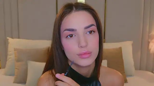 Snapshot of BellaHalles chatting on December 3, 2025, 5:15 am BellaHalles online show from December 3, 2025, 5:15 am