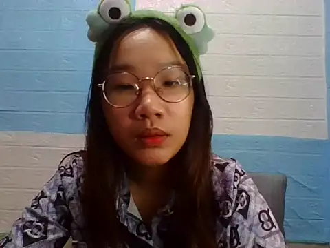 Nanoko online show from November 17, 2025, 4:24 pm