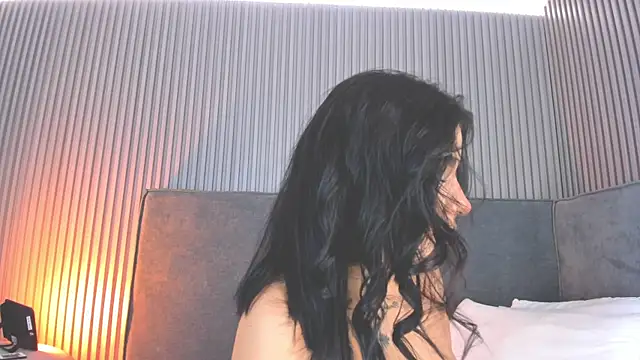 emelie 89 online show from November 25, 2025, 1:00 pm