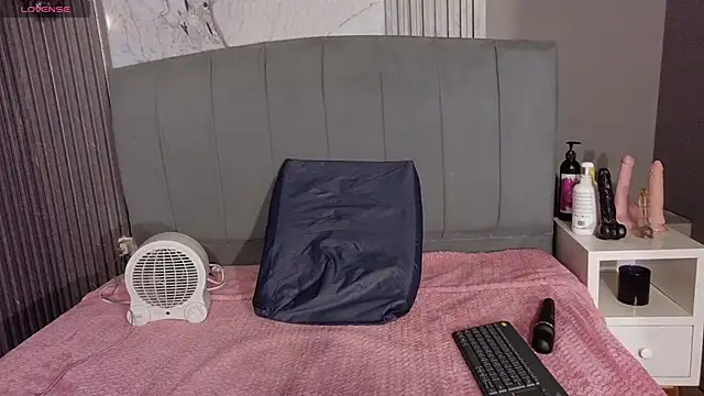 Danielaa a online show from October 28, 2025, 12:03 am