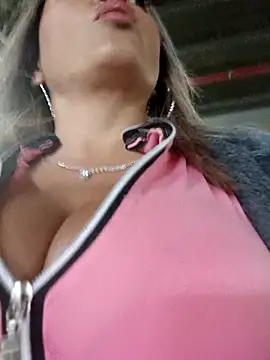 Snapshot of Afroditecash chatting on November 14, 2025, 5:55 pm Afroditecash online show from November 14, 2025, 5:55 pm