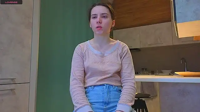 DonnaBurkee online show from December 15, 2025, 4:06 am