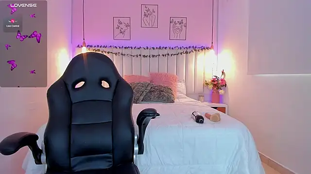 Snapshot of ivy_collins chatting on December 29, 2024, 4:51 pm ivy collins online show from December 29, 2024, 4:51 pm