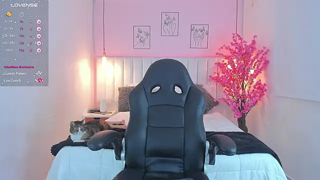 Snapshot of ivy_collins chatting on March 22, 2025, 6:33 am ivy collins online show from March 22, 2025, 6:33 am