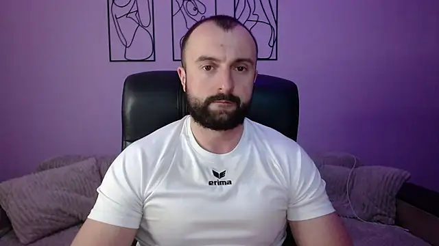 brindlefly6969 online show from April 8, 2026, 10:26 am