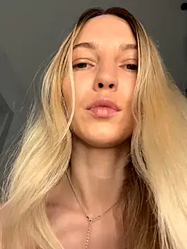 Snapshot of Adelina0001 chatting on November 13, 2025, 2:32 am Adelina0001 online show from November 13, 2025, 2:32 am