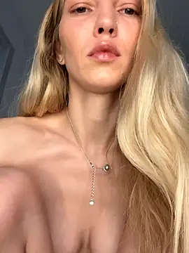 Snapshot of Adelina0001 chatting on November 20, 2025, 3:18 am Adelina0001 online show from November 20, 2025, 3:18 am