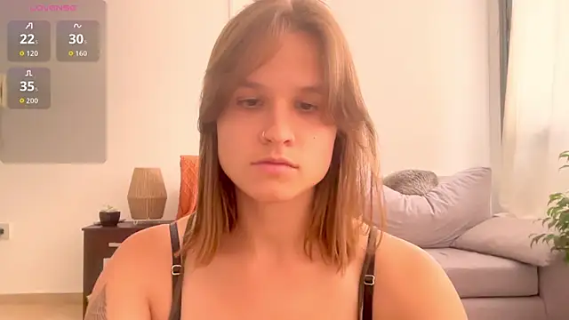 Snapshot of Your_Hand_In_mine chatting on November 13, 2025, 5:23 pm Your Hand In mine online show from November 13, 2025, 5:23 pm