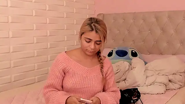 Snapshot of pamell_col chatting on December 18, 2024, 3:37 am pamell col online show from December 18, 2024, 3:37 am