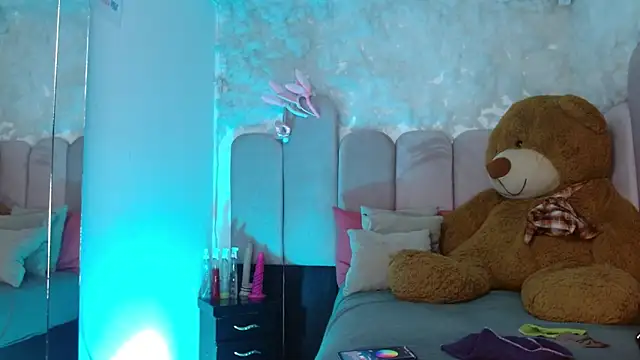 Snapshot of puca_ebony chatting on November 3, 2025, 12:28 pm puca ebony online show from November 3, 2025, 12:28 pm