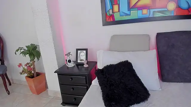 Jessica Herrera  online show from November 18, 2025, 10:47 pm