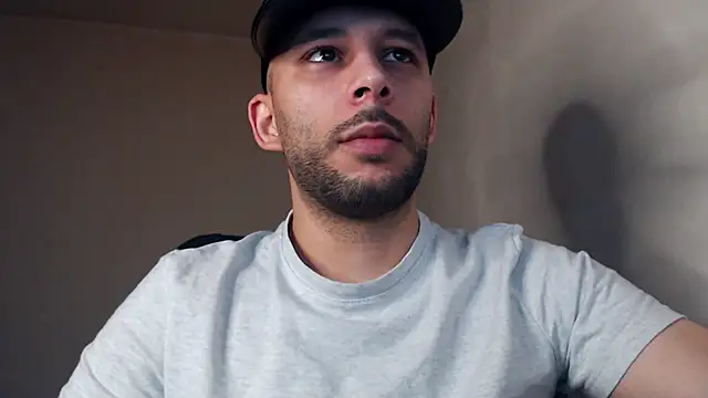 Snapshot of henryaxe chatting on November 2, 2025, 1:35 pm henryaxe online show from November 2, 2025, 1:35 pm