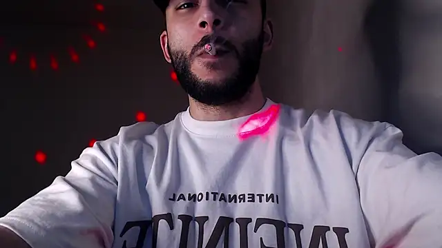 Snapshot of henryaxe chatting on November 26, 2025, 10:55 pm henryaxe online show from November 26, 2025, 10:55 pm