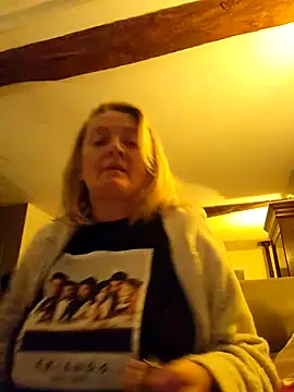 Snapshot of lady_charlyne chatting on February 25, 2025, 7:14 pm lady charlyne online show from February 25, 2025, 7:14 pm