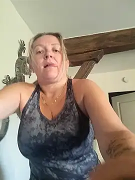 Snapshot of lady_charlyne chatting on February 26, 2025, 9:32 am lady charlyne online show from February 26, 2025, 9:32 am